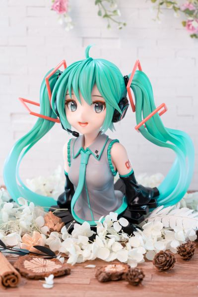 TAITO赏 初音未来39纪念日抽奖活动 终极快乐奖 初音未来胸像 终极快乐奖配色（原画师：藤原）