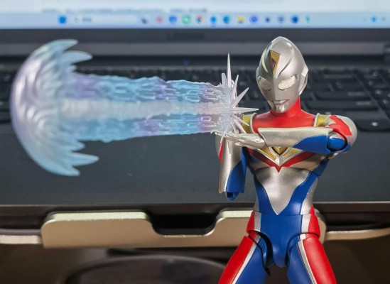 S.H.Figuarts（真骨雕制法） 戴拿奥特曼 闪亮型