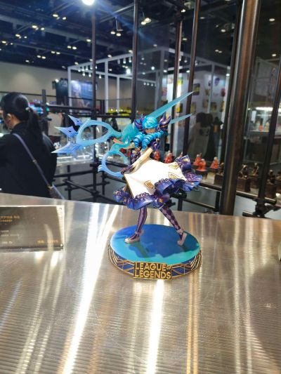 英雄联盟 灵罗娃娃 格温