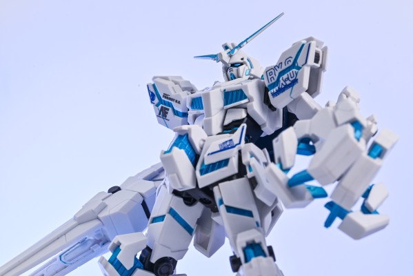 ROBOT魂 机动战士高达UC RX-0 完美独角兽高达神圣型