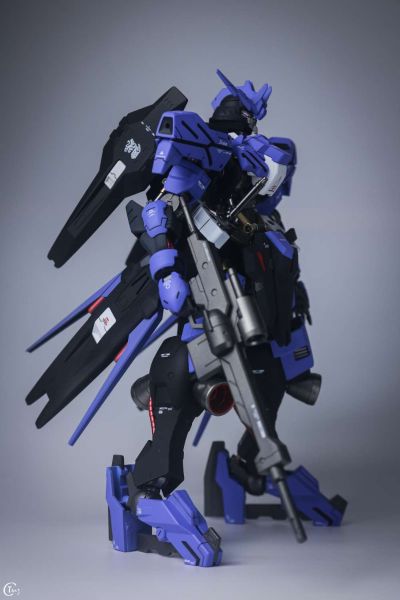 1/100 FULL MECHANICS 机动战士高达 铁血的奥尔芬斯 维达尔高达