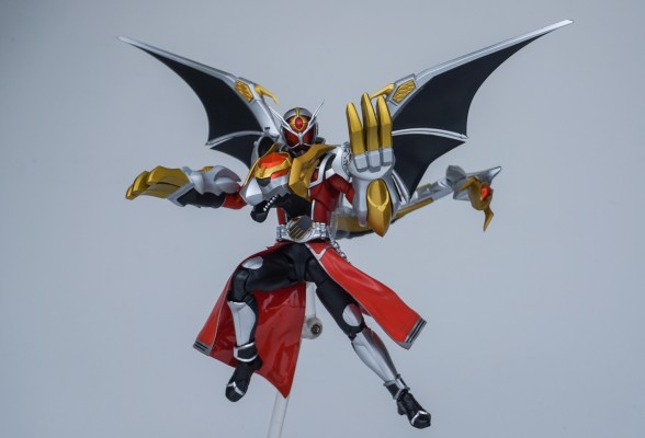 S.H.Figuarts(真骨雕制法)  假面骑士巫骑 火焰魔龙 / 万象魔龙