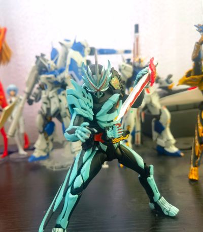 S.H.Figuarts  假面骑士圣刃 远古之龙