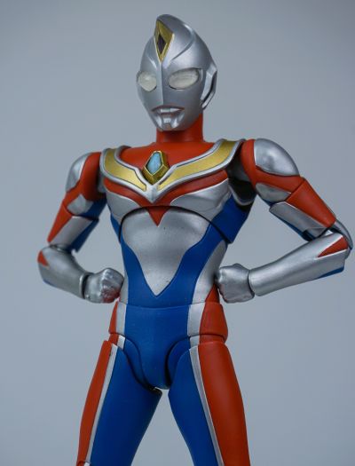 S.H.Figuarts（真骨雕制法） 戴拿奥特曼 闪亮型