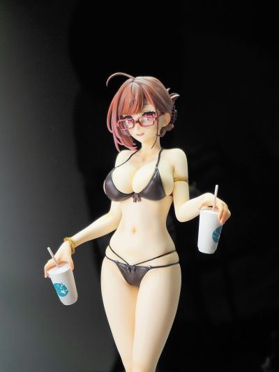 近视的姐姐 泳装