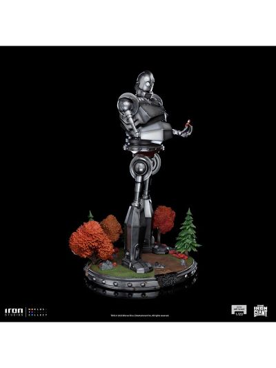 钢铁巨人 钢铁巨人和霍加斯·休斯