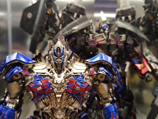 3Z0457 DLX 变形金刚5：最后的骑士 擎天柱