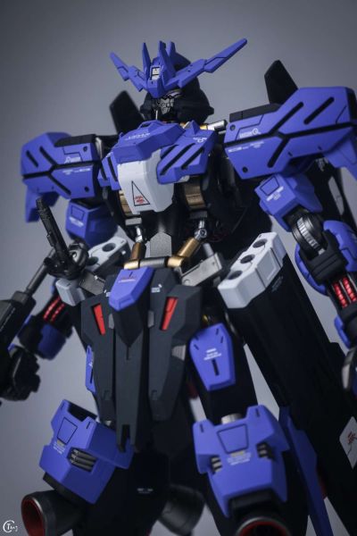 1/100 FULL MECHANICS 机动战士高达 铁血的奥尔芬斯 维达尔高达