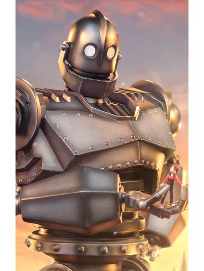 钢铁巨人 钢铁巨人和霍加斯·休斯