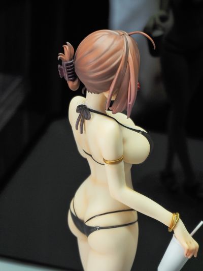 近视的姐姐 泳装