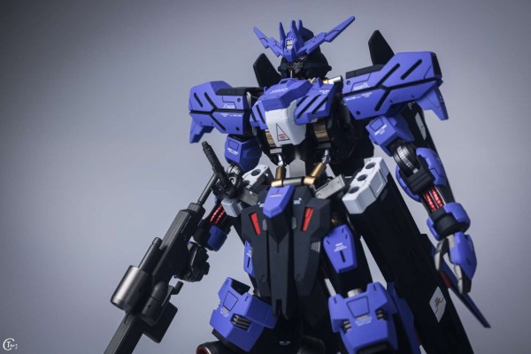 1/100 FULL MECHANICS 机动战士高达 铁血的奥尔芬斯 维达尔高达