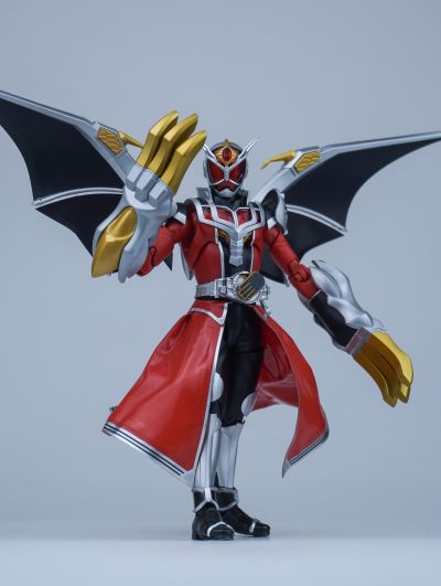 S.H.Figuarts(真骨雕制法)  假面骑士巫骑 火焰魔龙 / 万象魔龙