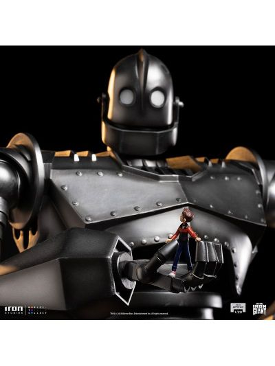 钢铁巨人 钢铁巨人和霍加斯·休斯