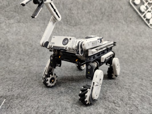 流浪地球2 多功能全地形运输机械狗 笨笨模型