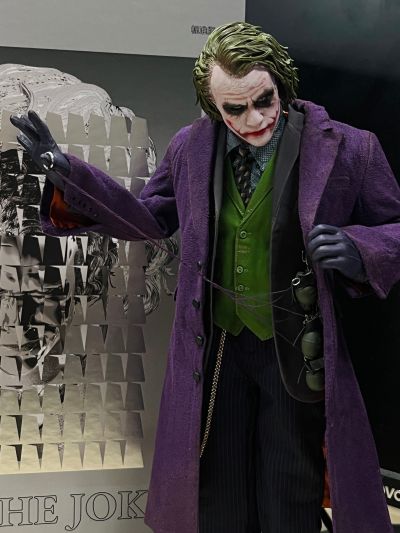 DC系列 蝙蝠侠：黑暗骑士 小丑（希斯·莱杰） 收藏级可动人偶
