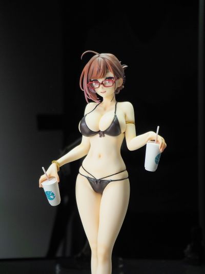 近视的姐姐 泳装