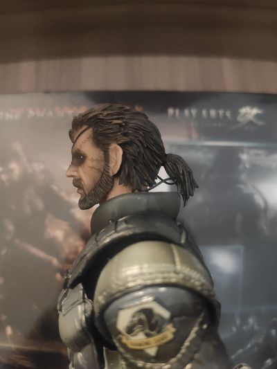 PlayArts改 メタルギアソリッドV ザ・ファントム・佩恩 ヴェノム・スネーク スニーKING スーツver.