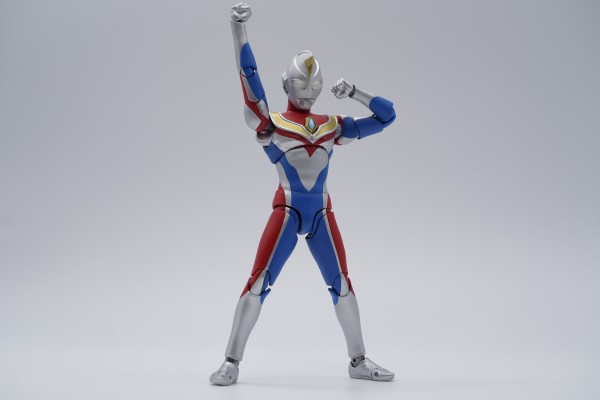 S.H.Figuarts（真骨雕制法） 戴拿奥特曼 闪亮型