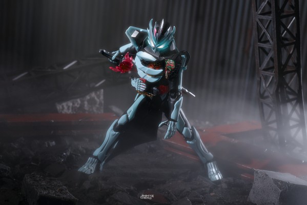 S.H.Figuarts  假面骑士圣刃 远古之龙