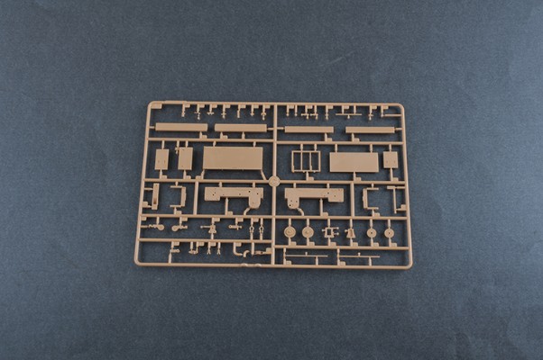 编号:63527 1/35 装甲车辆系列 M1001牵引M790“潘兴”-2导弹发射车