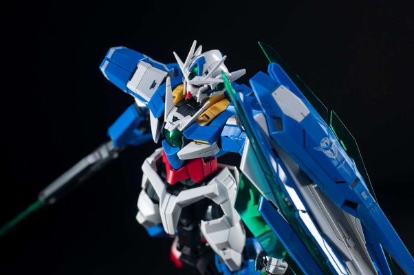 MG 1/100 机动战士高达00 先驱者的觉醒 GNT-0000 00 Qan[T] （00量子型） 