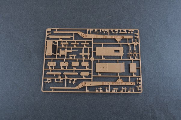 编号:63527 1/35 装甲车辆系列 M1001牵引M790“潘兴”-2导弹发射车