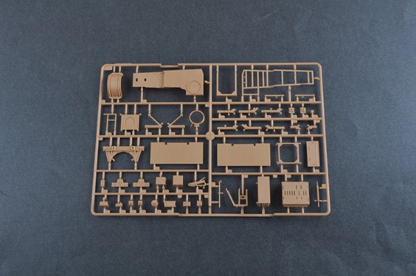 编号:63527 1/35 装甲车辆系列 M1001牵引M790“潘兴”-2导弹发射车