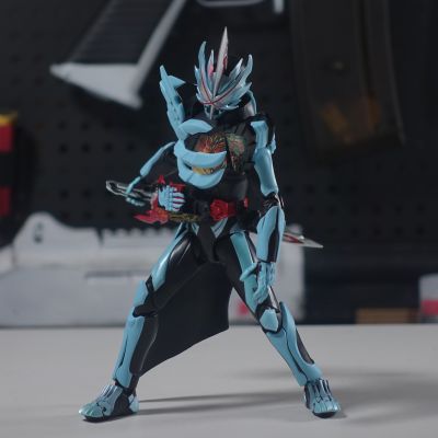 S.H.Figuarts  假面骑士圣刃 远古之龙