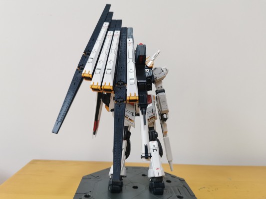 RG 1/144 ν高达 飞翼浮游炮特效件套装