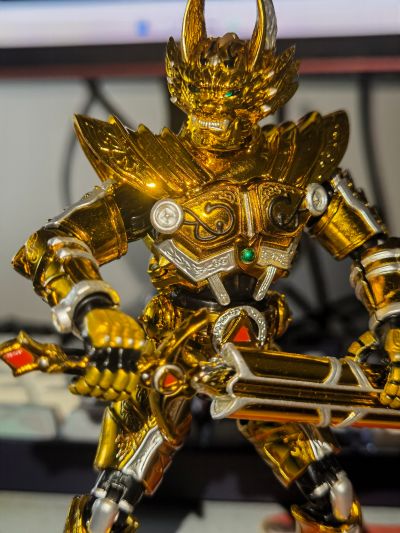 S.H.Figuarts 黄金骑士 牙狼〈GARO〉