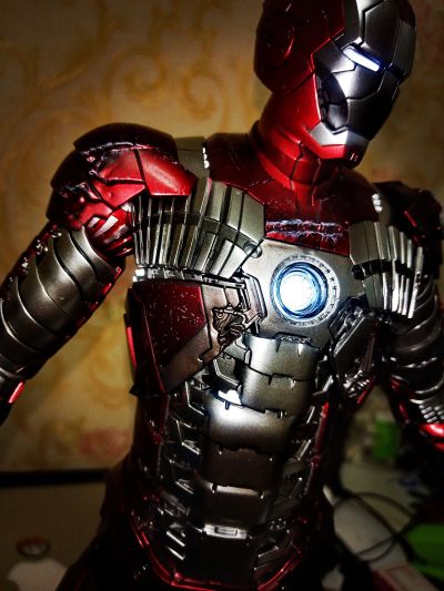 MMS400D18 电影杰作系列 压铸成品 电影 ：钢铁侠2 钢铁侠Mark 5
