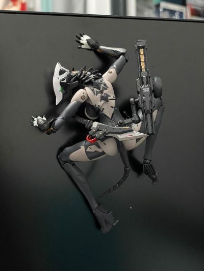 黑色战术连帽披风