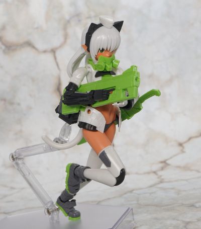 岛田文金艺术集 机甲少女 阿西娅 异色版 + FGM148 标枪反坦克导弹