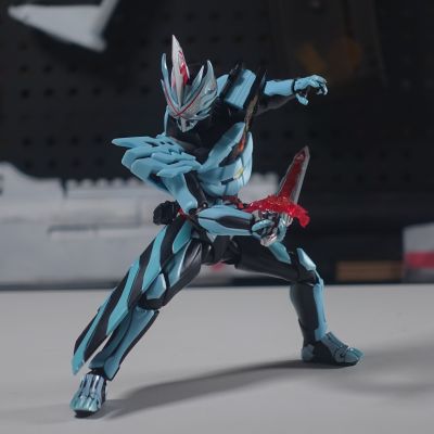 S.H.Figuarts  假面骑士圣刃 远古之龙