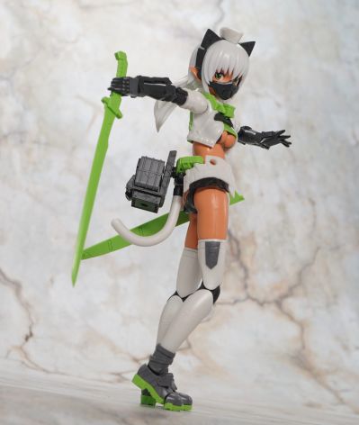 岛田文金艺术集 机甲少女 阿西娅 异色版 + FGM148 标枪反坦克导弹