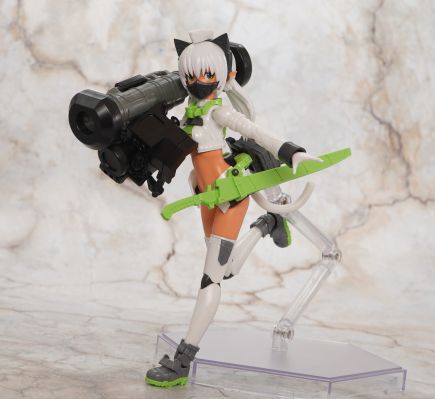 岛田文金艺术集 机甲少女 阿西娅 异色版 + FGM148 标枪反坦克导弹