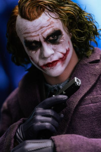 DC系列 蝙蝠侠：黑暗骑士 小丑（希斯·莱杰） 收藏级可动人偶