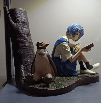 EVA 読書するレイ＋PENPEN