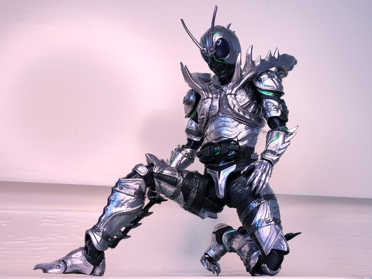 S.H.Figuarts 假面骑士暗日（BLACK SUN） 假面骑士影月