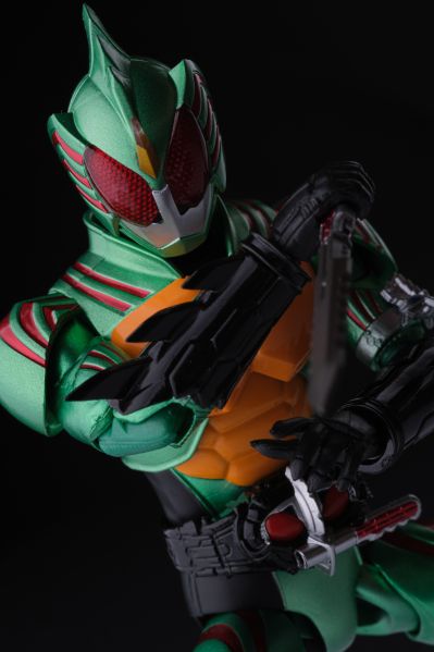 S.H.Figuarts   假面骑士亚马逊新生欧米伽  （Amazon.co.jp独家版）