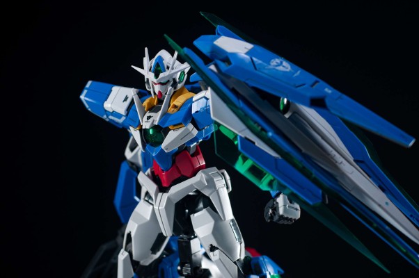 MG 1/100 机动战士高达00 先驱者的觉醒 GNT-0000 00 Qan[T] （00量子型） 