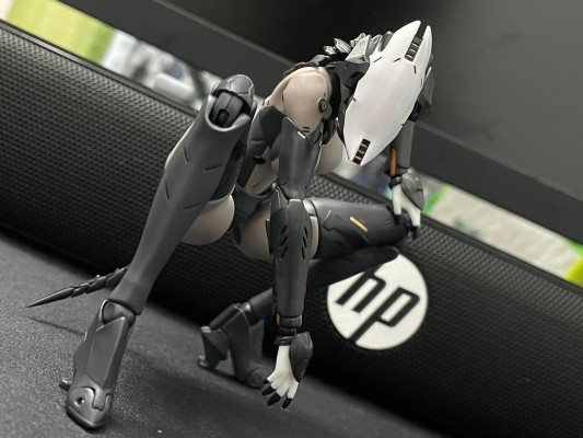 黑色战术连帽披风