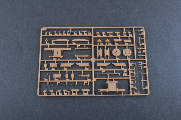 编号:63527 1/35 装甲车辆系列 M1001牵引M790“潘兴”-2导弹发射车