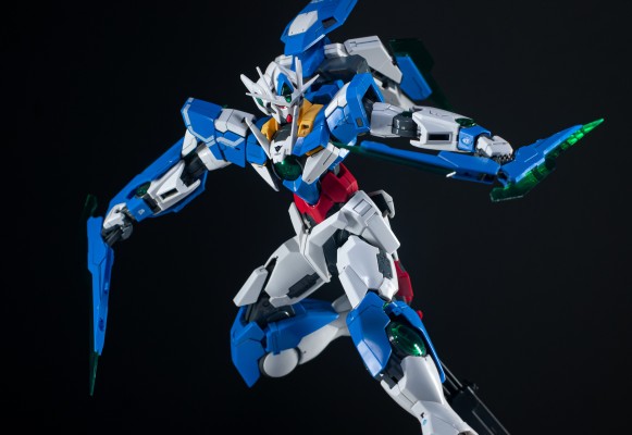 MG 1/100 机动战士高达00 先驱者的觉醒 GNT-0000 00 Qan[T] （00量子型） 