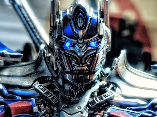 3Z0457 DLX 变形金刚5：最后的骑士 擎天柱