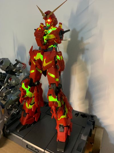 PG 机动战士高达UC RX-0独角兽高达+武装战甲DE 中国红Ver.