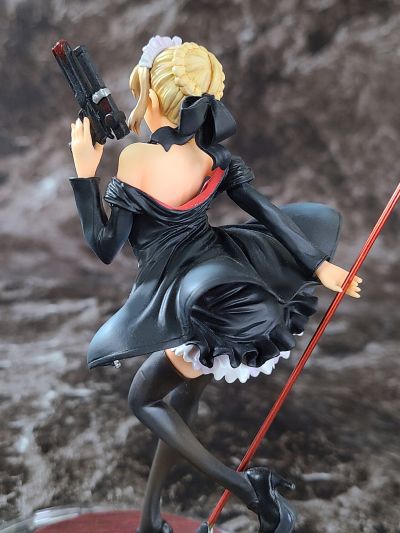 命运-冠位指定 阿尔托莉雅·潘德拉贡〔Alter〕 泳装女仆