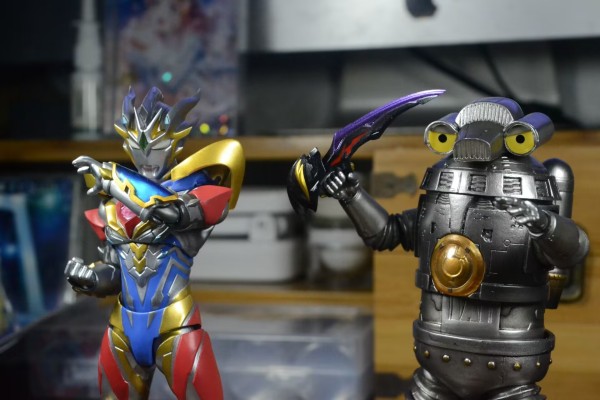 S.H.Figuarts 特利迦奥特曼 怪兽应对特殊空降机甲1号机改 宇宙赛文加