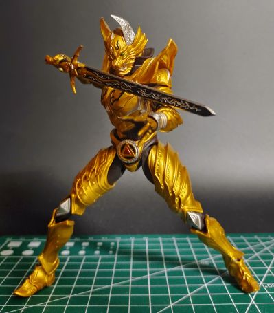 S.H.Figuarts  牙狼 照耀黑暗之人 黄金骑士 牙狼 （流牙金色版）