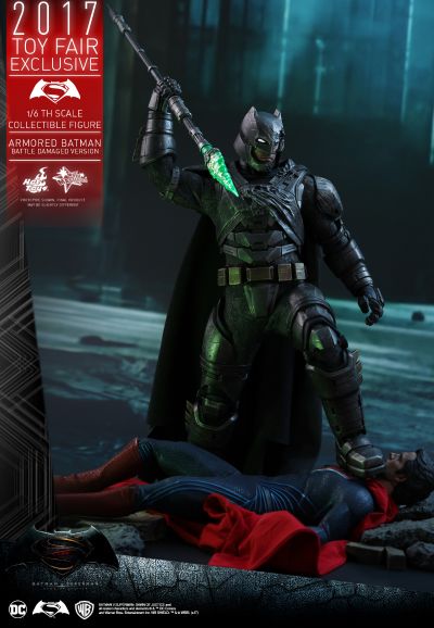 MMS417 蝙蝠侠大战超人：正义黎明 装甲蝙蝠侠 (战损版)